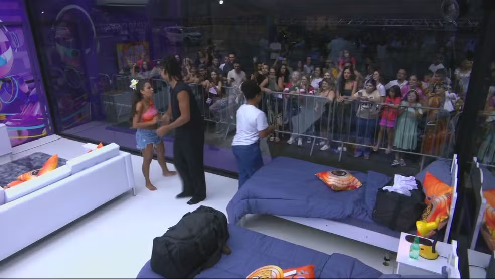 Gabriela e Milena têm primeira 'treta' na Casa de Vidro da região Sudeste — Foto: Reprodução/Globo