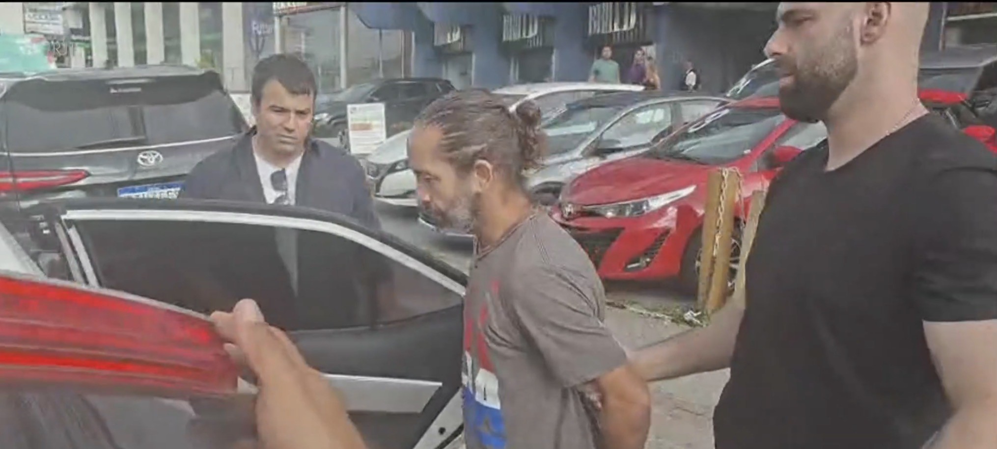 Cerca de R$ 2 milhões em canetas emagrecedoras são apreendidos pela polícia no Recreio dos Bandeirantes