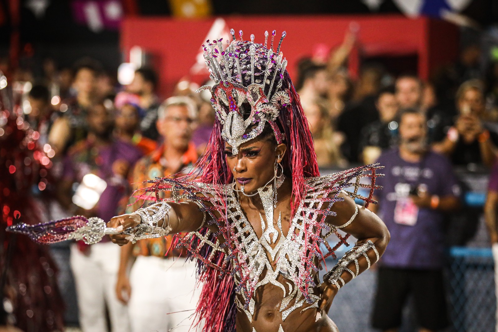 Segredo da fantasia de Erika Januza no desfile campeão da Viradouro é