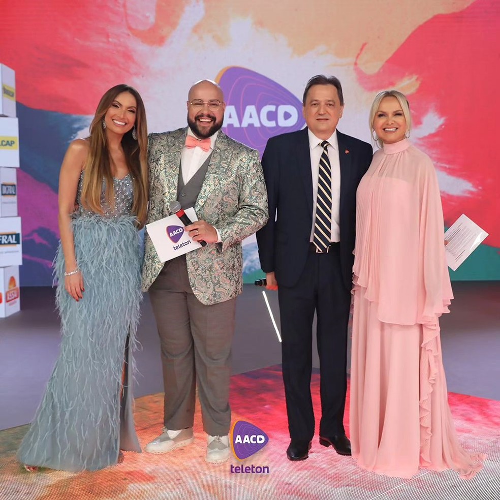 A apresentadora Patricia Poeta, Thiago Abravanel, o CEO da AACD, Valdesir Galvan, e a apresentadora Eliana — Foto: Instagram/reprodução