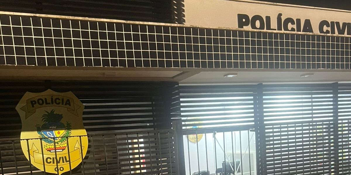 Homem é preso em flagrante após perseguir e chantagear adolescente em Goiás