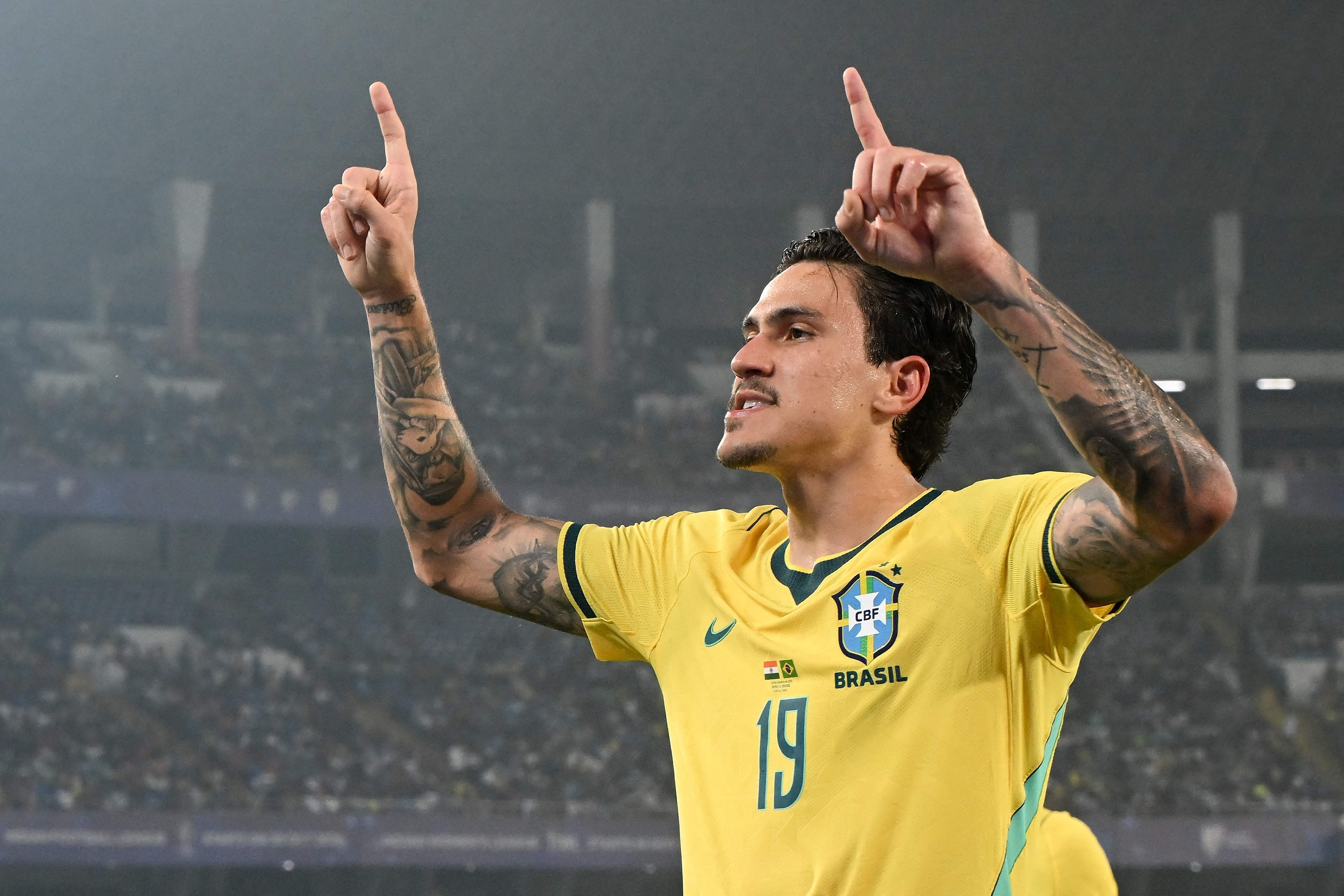 Brasil goleia a Índia com três gols 'do Flamengo'