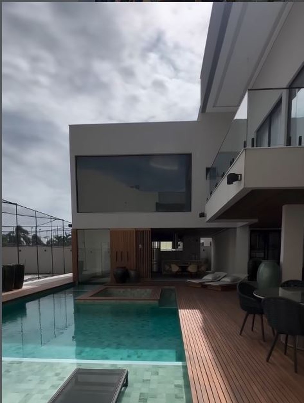 Lucas Paquetá constrói mansão para os pais — Foto: Studio Lucio Nocito/ instagram