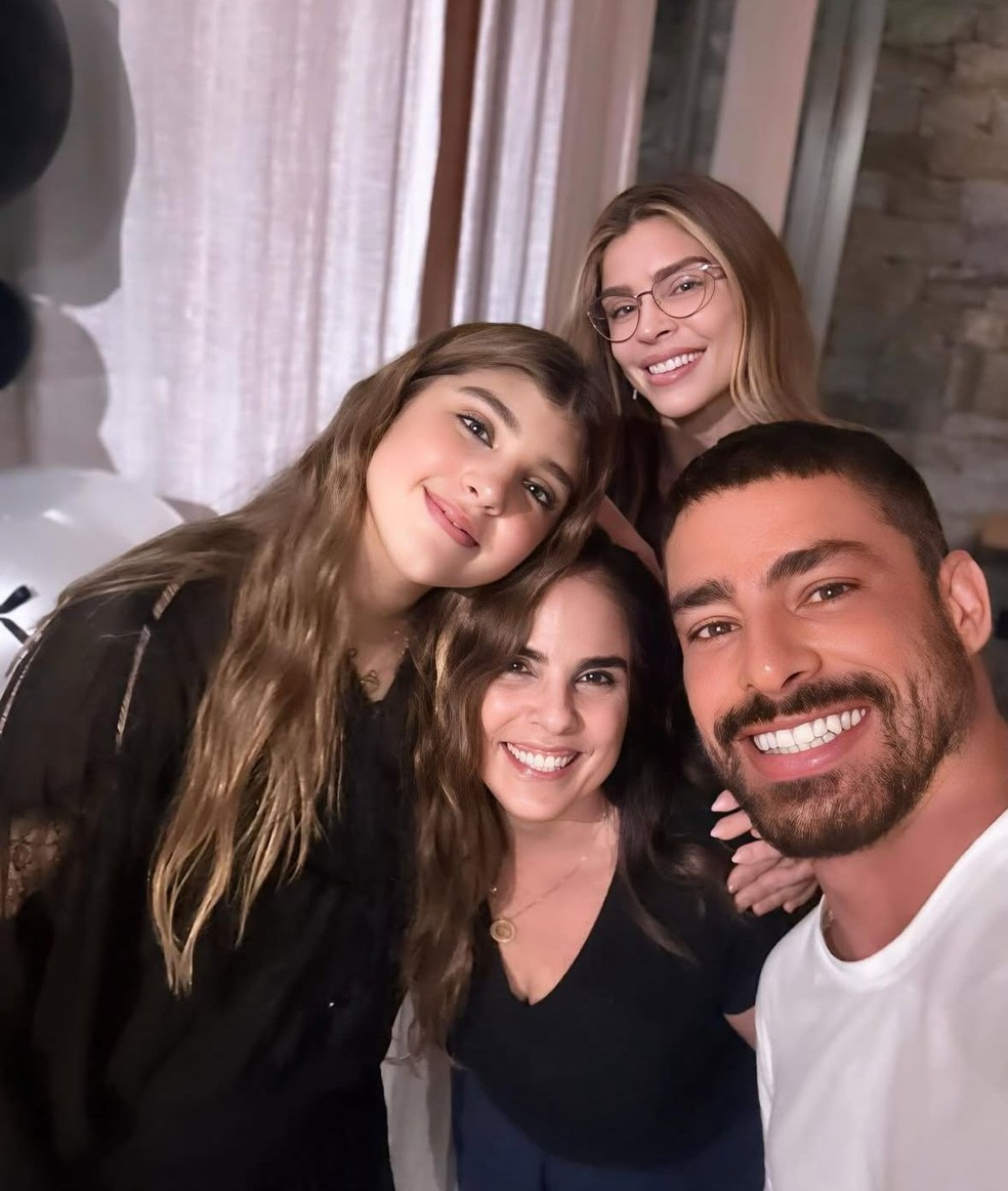 Grazi e Cauã Reymond se reúnem no aniversário de 13 anos da filha, Sofia — Foto: Instagram