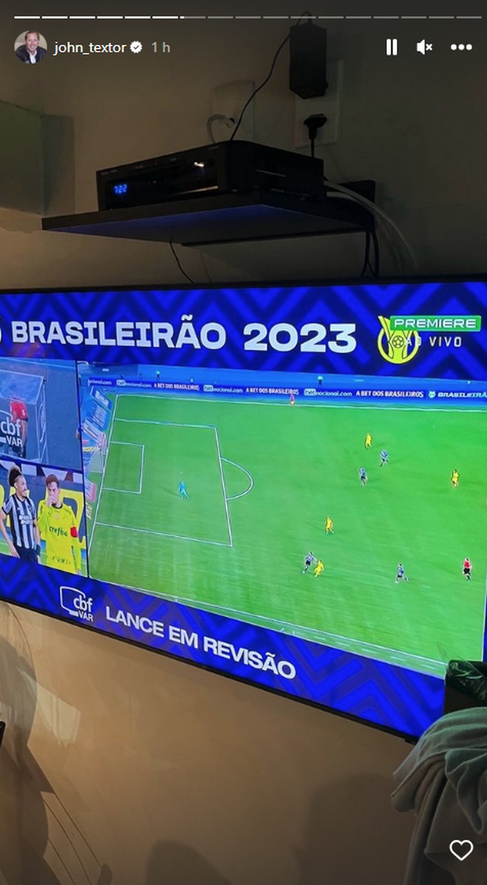 Textor reclama de lance no Instagram — Foto: Reprodução