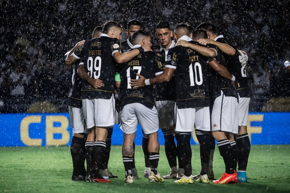 O Vasco retomou boas chances de permanecer na Série A com tropeços de Santos e Bahia — Foto: Leandro Amorim / Vasco