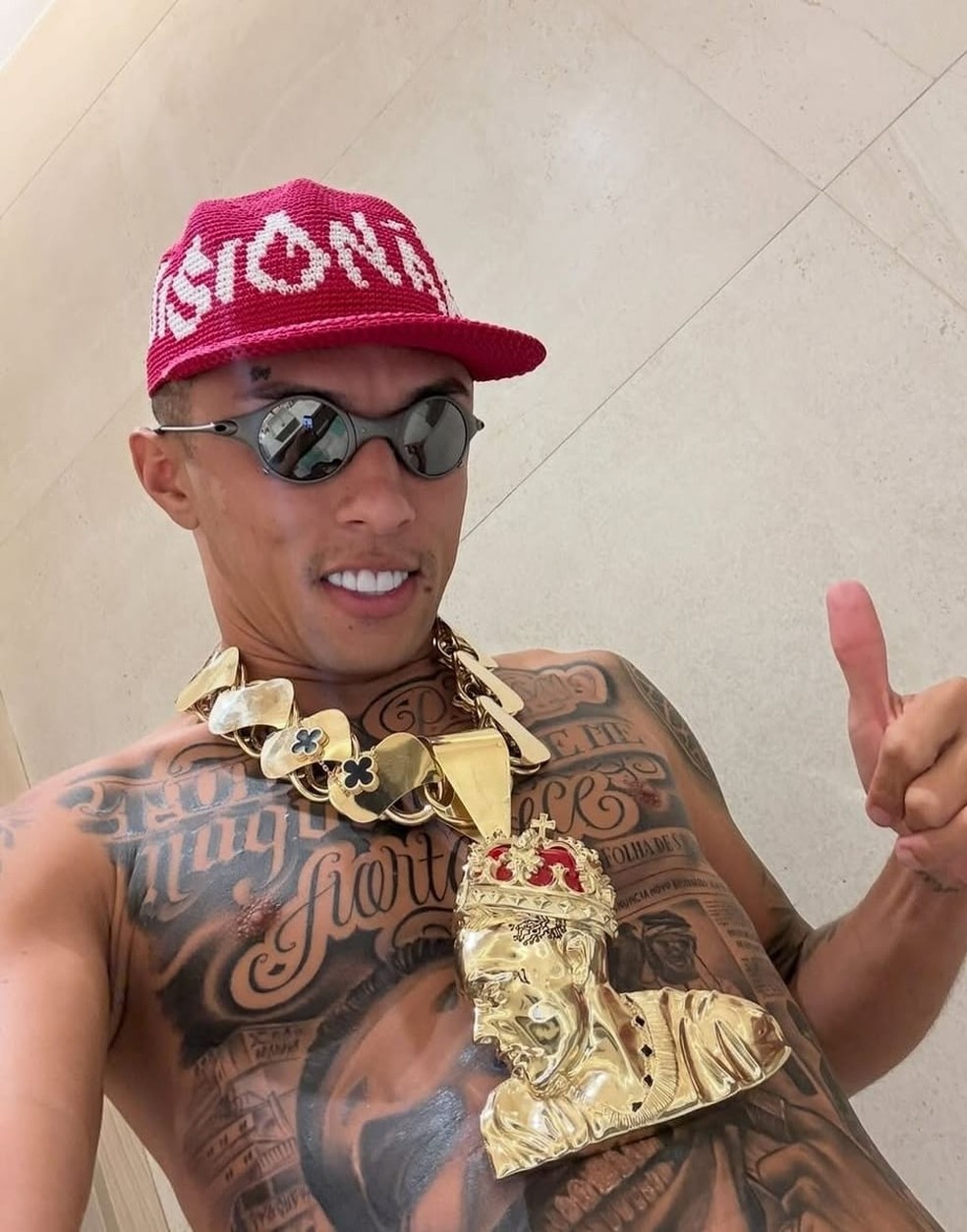 Buzeira diz que ficou milionário vendendo rifas pela internet — Foto: rep/ instagram