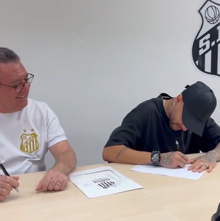 Neymar assina contrato com o Santos — Foto: Reprodução