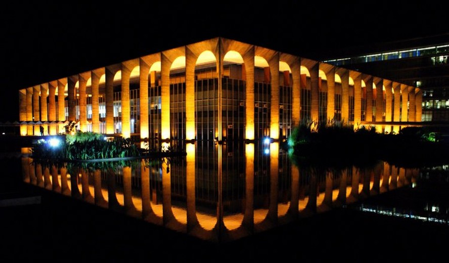 Quanto ganha um diplomata? Concurso com 50 vagas é autorizado