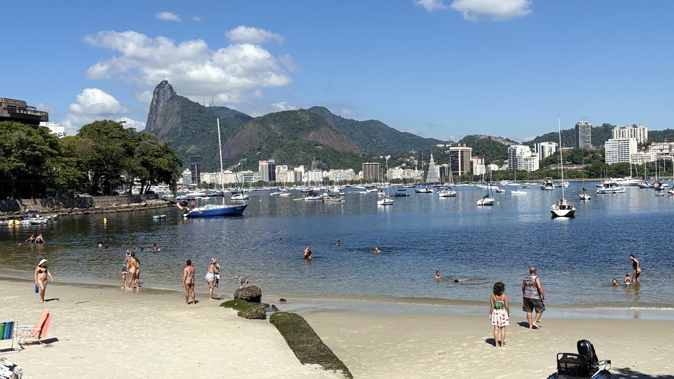 Melhora na qualidade da água torna a Praia da Urca um ponto cada vez mais seguro para o banho — Foto: Divulgação/Águas do Rio