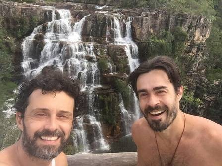 Erom Cordeiro com o namorado, o também ator Rodrigo Bolzan