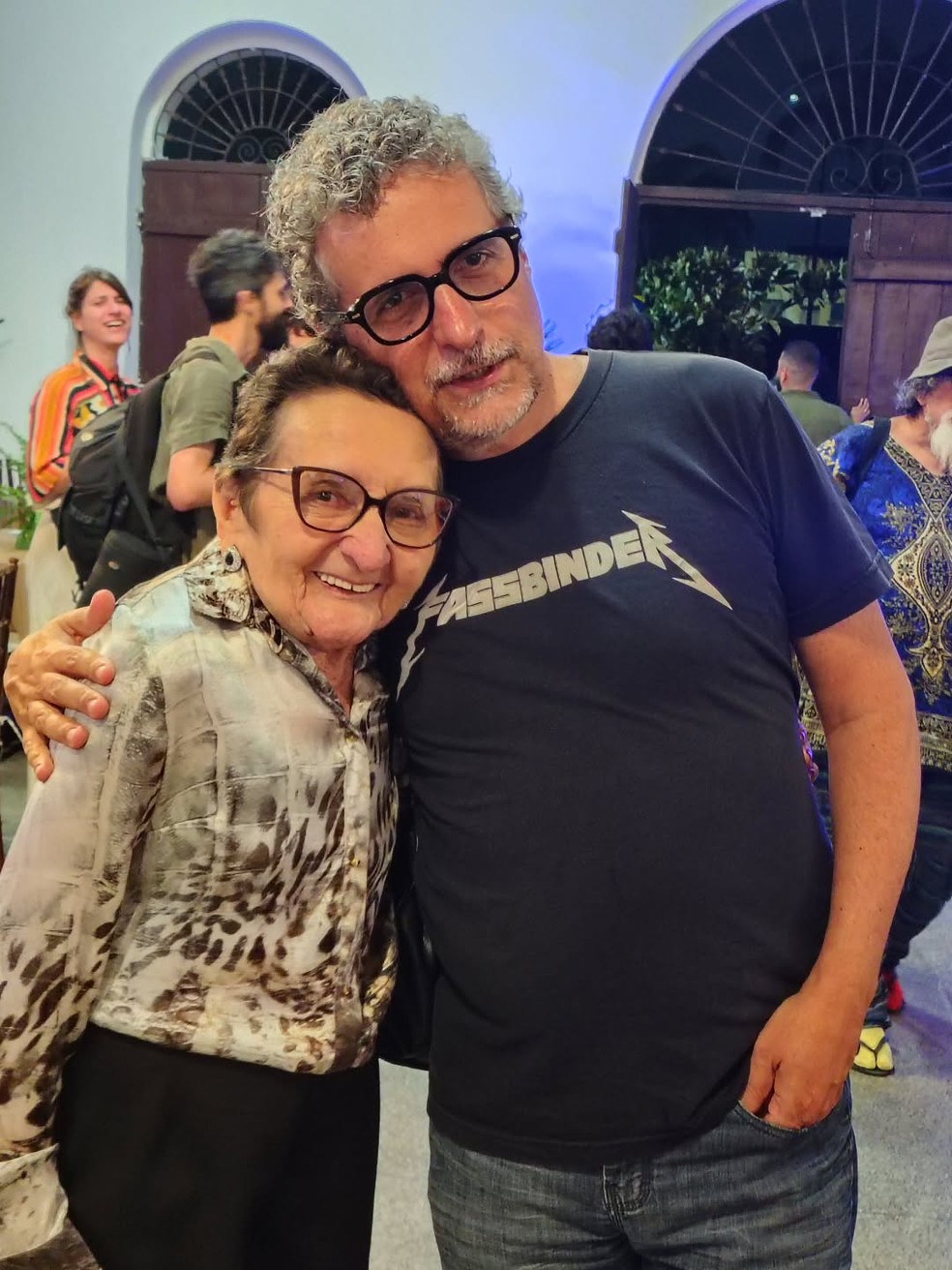Tânia Maria e Kleber Mendonça Filho: atriz e diretor do filme "O agente secreto" — Foto: Reprodução de Instagram