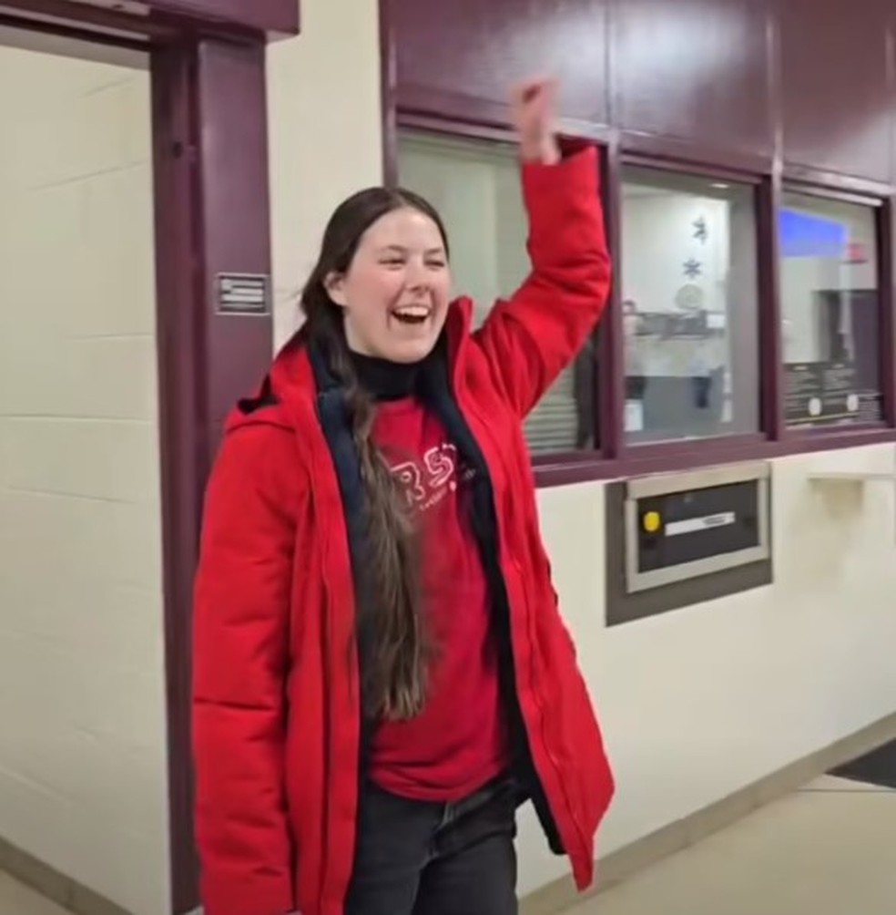 Jessica Plichta deixa a cadeia em Grand Rapids — Foto: Reprodução/Facebook