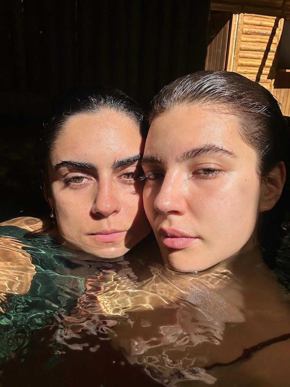 Giovanna Reis posta foto com a namorada, a atriz Alanis Guillen — Foto: reprodução/ instagram
