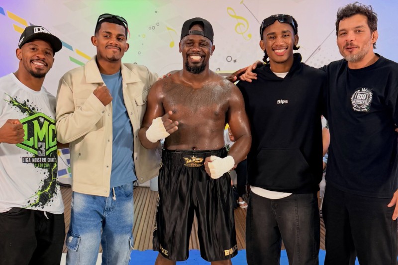 Pai e filhos fazem história nas artes marciais com três vitórias na mesma noite