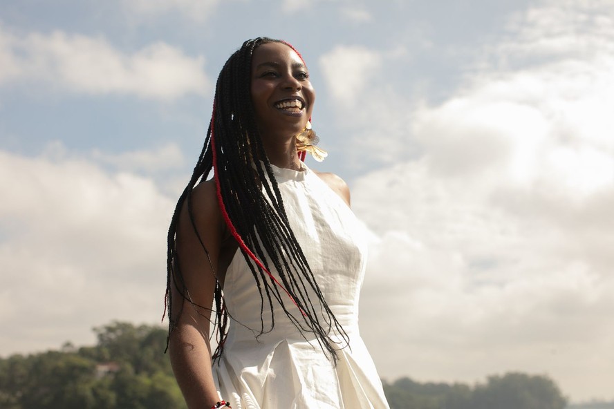 Jéssica Gaspar lança videoclipe de 'Capim Dourado' com acessibilidade ...