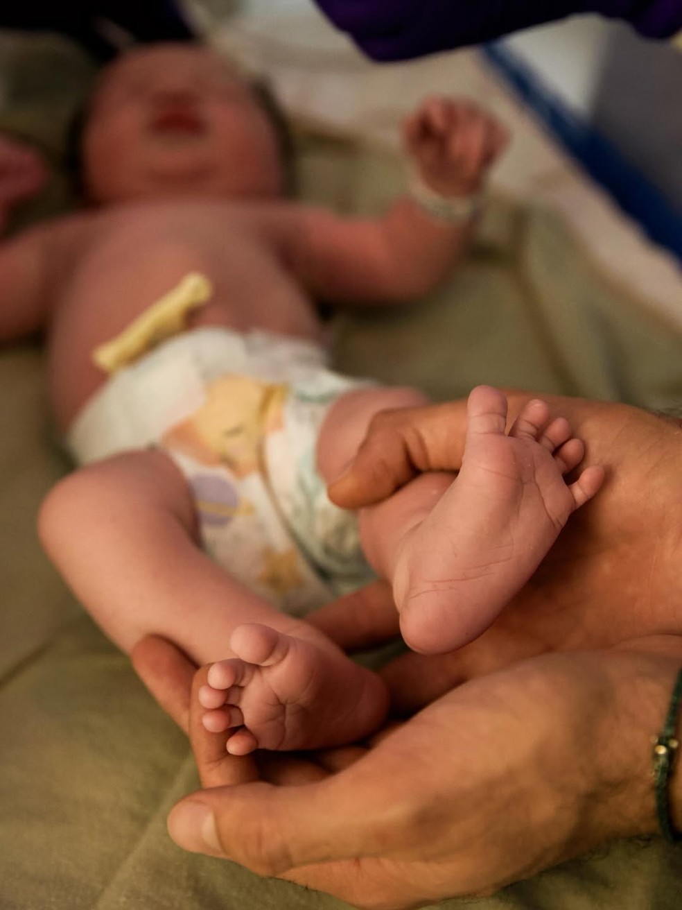 Nasce Zuza, filha de Rafa Kalimann e Nattan &mdash; Foto: Hanna Rocha Fotografia