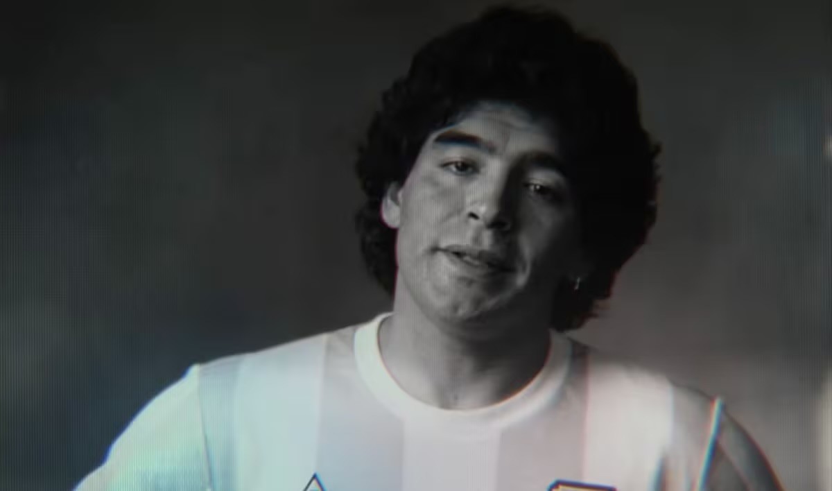 Propaganda com Maradona recriado por IA gera polêmica na Argentina durante a Copa