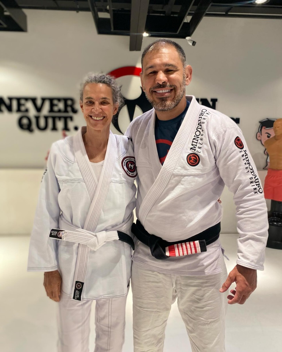 Cantora Simone treina jiu-jítsu com Minotauro — Foto: reprodução/ instagram