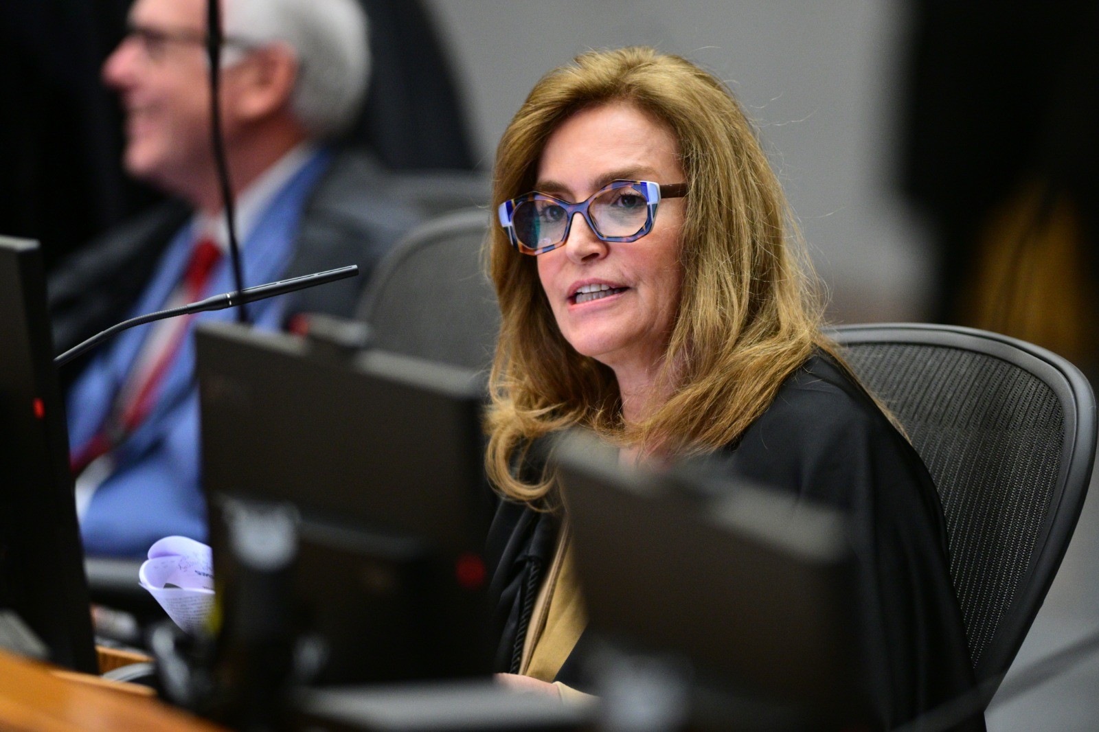 Após relatora no STJ votar para condenar conselheiros do TCE-RJ, ministro pede vista e julgamento é suspenso