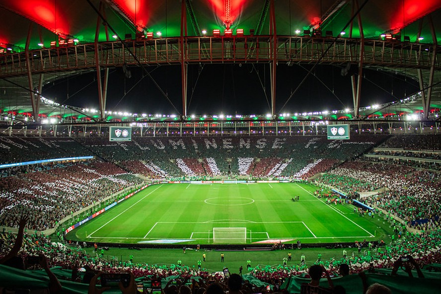 A torcida do Fluminense fez linda festa nas arquibancadas do Maracanã