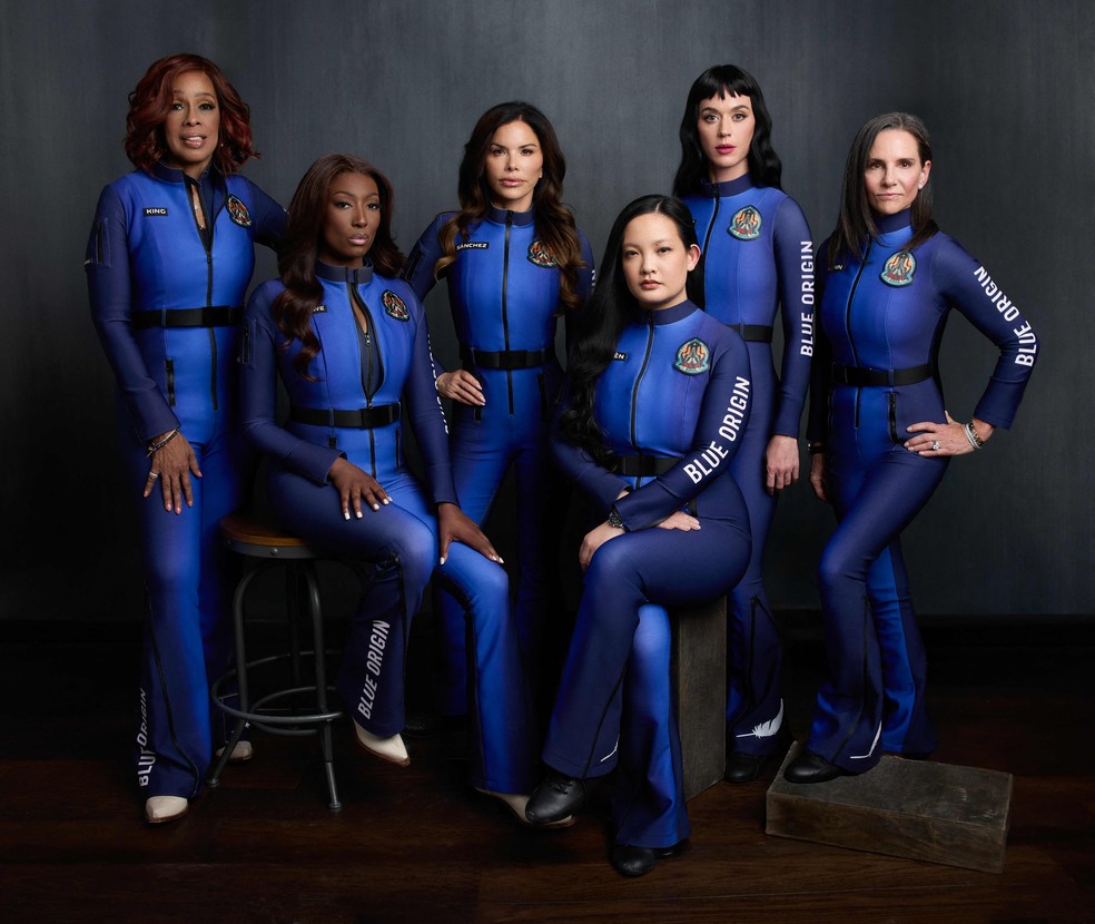 Katy Perry e tripulantes da 11ª missão espacial tripulada da Blue Origin — Foto: Handout / BLUE ORIGIN / AFP