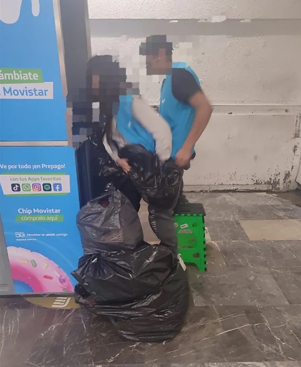 Casal &eacute; preso na Cidade do M&eacute;xico ap&oacute;s ser flagrado fazendo sexo numa esta&ccedil;&atilde;o de metr&ocirc; &mdash; Foto: Reprodu&ccedil;&atilde;o de v&iacute;deo/X (antigo Twitter)