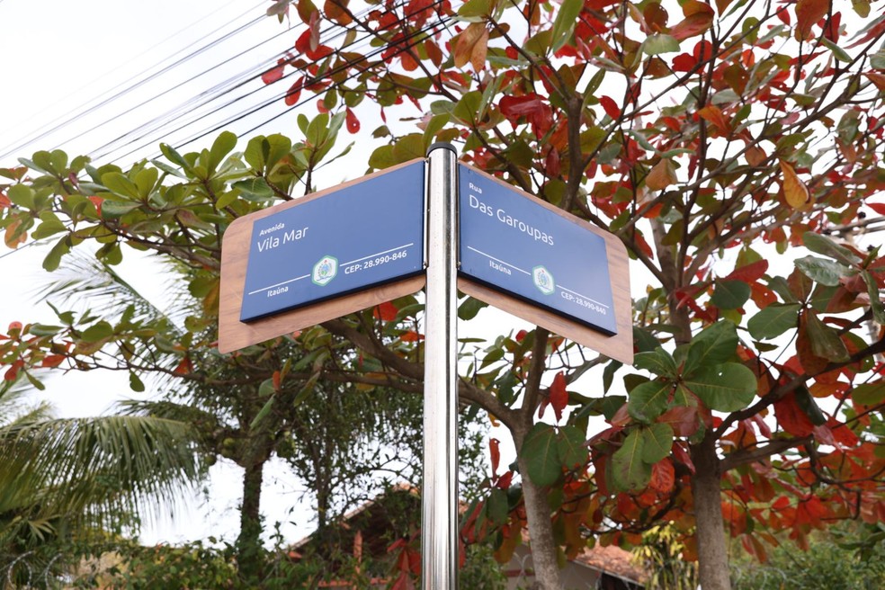 Placas com nomes de ruas são instaladas em Saquarema, na Região dos Lagos — Foto: Divulgação