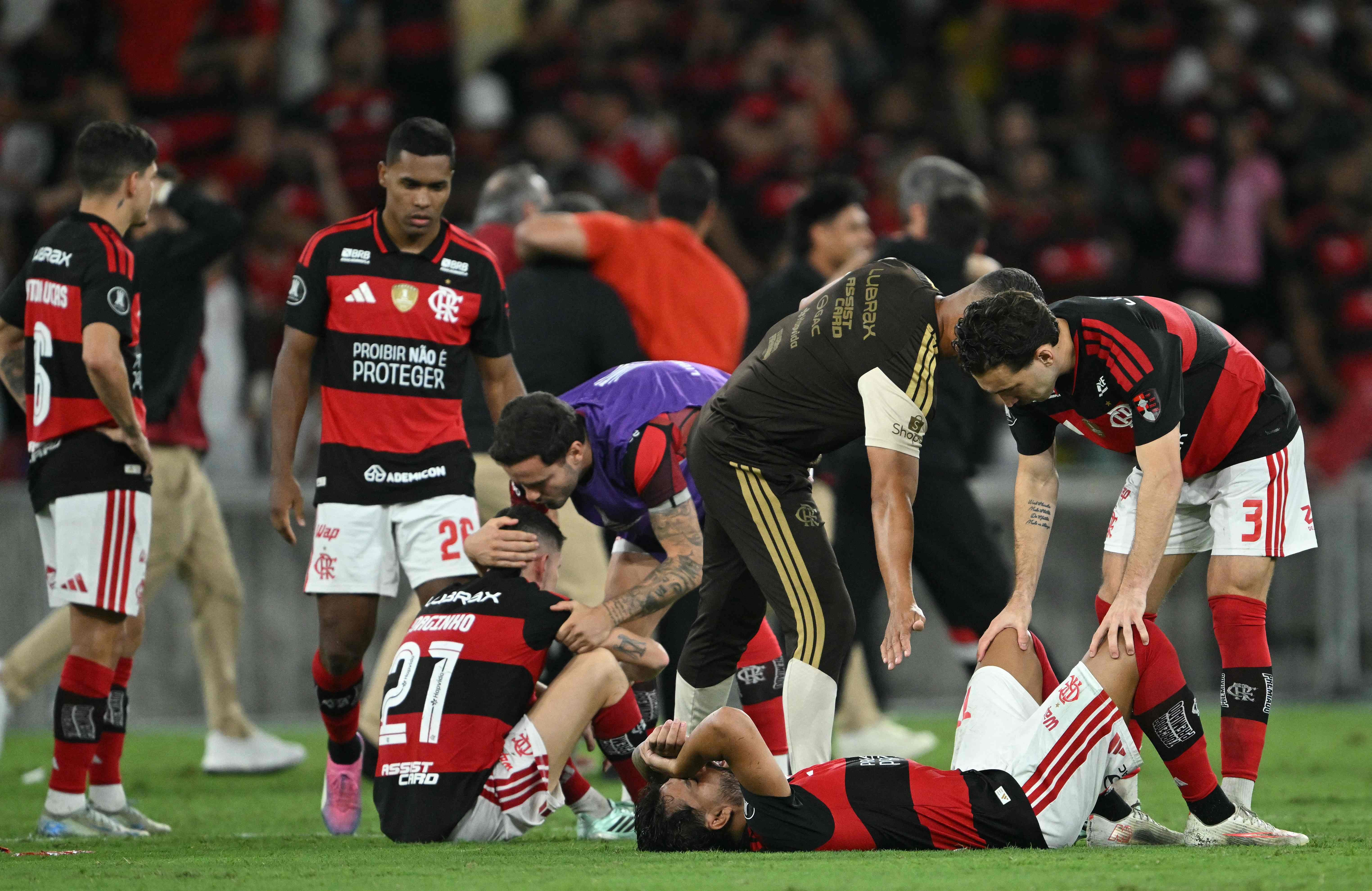 Imprensa internacional repercute eliminação do Flamengo na Libertadores: 'Cenário inacreditável'