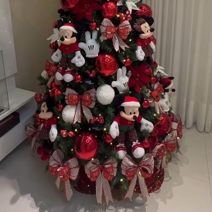Árvore de Natal de Vivian Amorim — Foto: Reprodução/Instagram