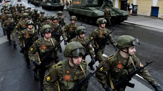 Parlamentares dizem que russos recorrem a mudança de sexo para evitar ser convocados à guerra na Ucrânia