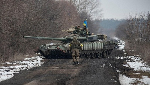 Ucranianos capturam blindado russo e ligam para o suporte técnico… da Rússia