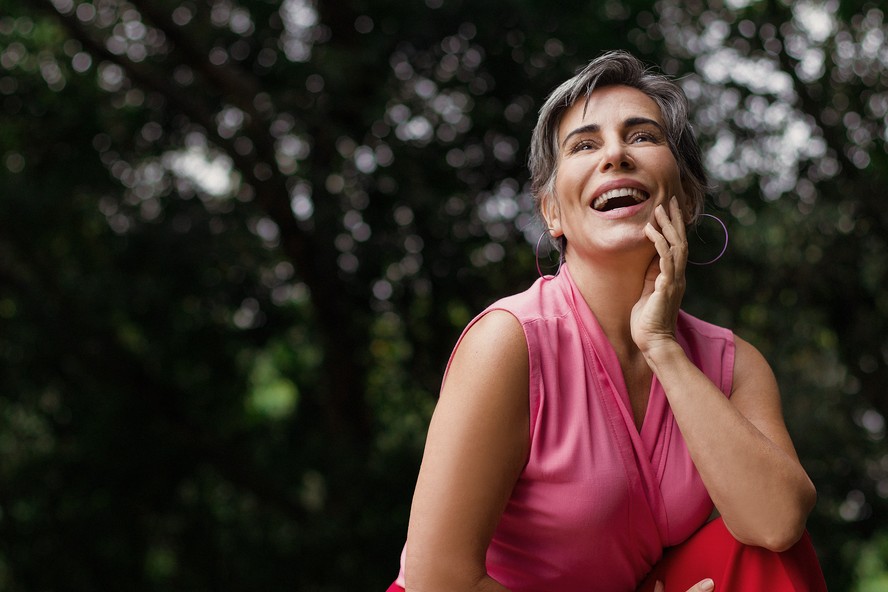 A atriz e agora diretora Gloria Pires, aos 62 anos