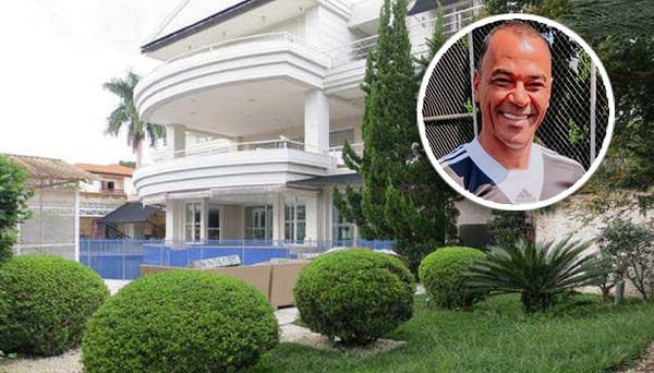 Leilão é suspenso e Cafu consegue 'salvar' mansão de R$ 27 milhões