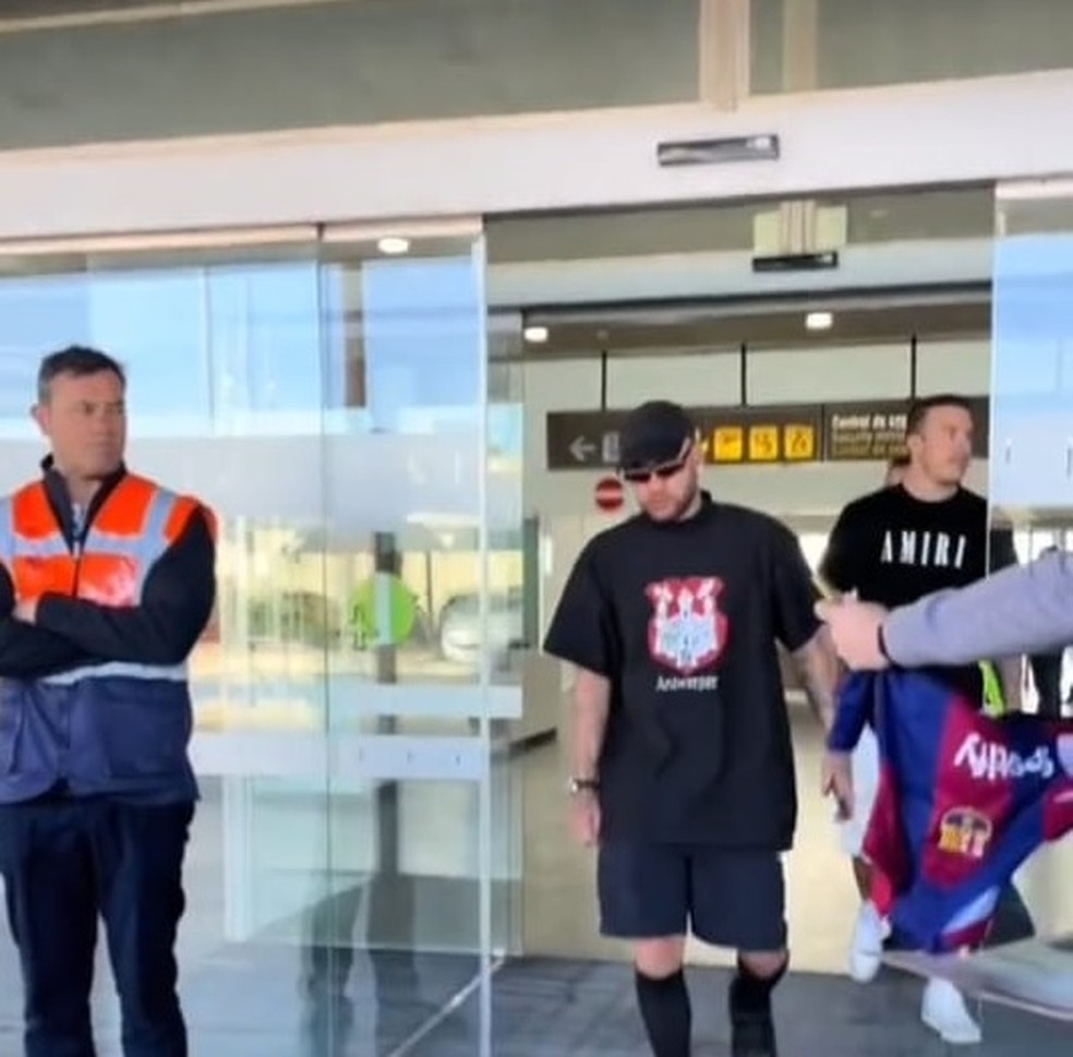 Neymar na chegada ao aeroporto em Barcelona — Foto: reprodução/ instagram