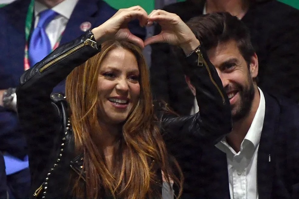 Shakira e Piqué durante partida de tênis em Madri, em 2019 — Foto: AFP