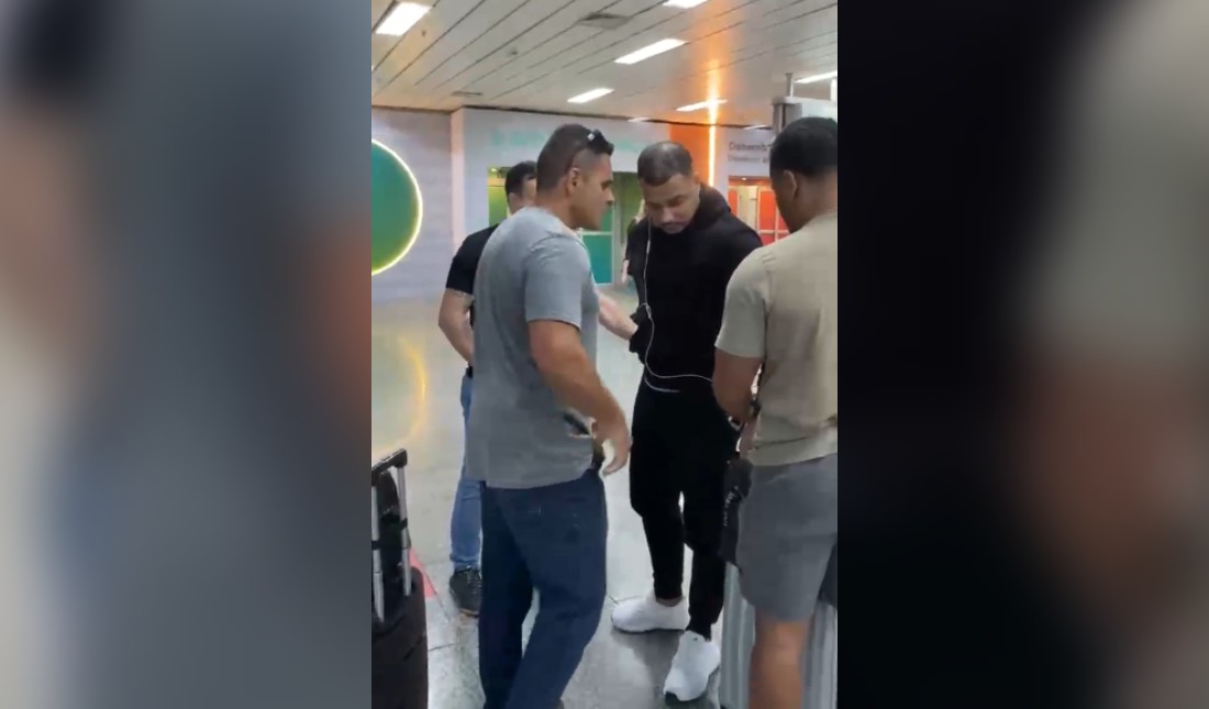 Apontado como chefe do CV na comunidade César Maia é preso ao desembarcar de voo no Galeão; vídeo