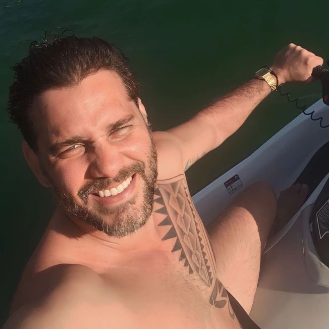 Ex-ator mirim que deu o primeiro beijo de Deborah Secco na TV hoje é ...