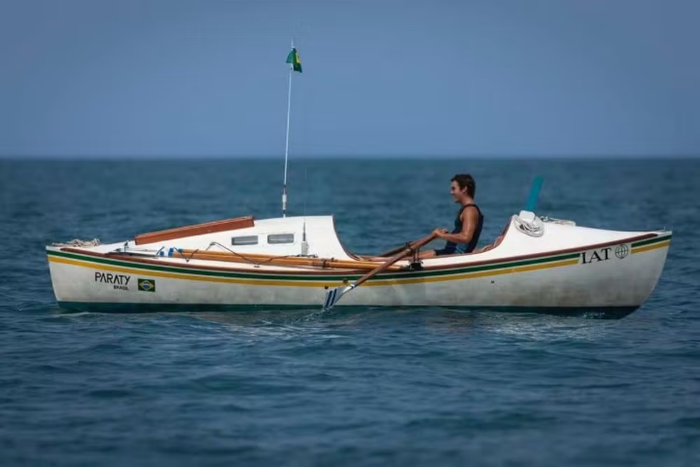 Filipe Bragança, como Amyr Klink em '100 dias' — Foto: Divulgação