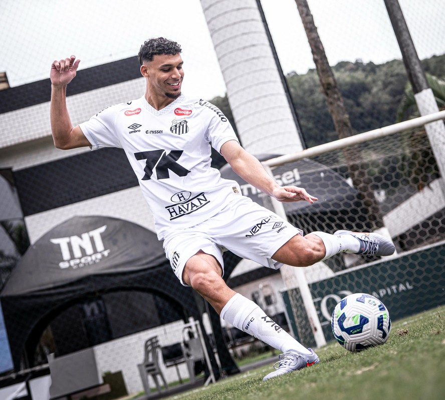 Victor Hugo é anunciado pelo Santos