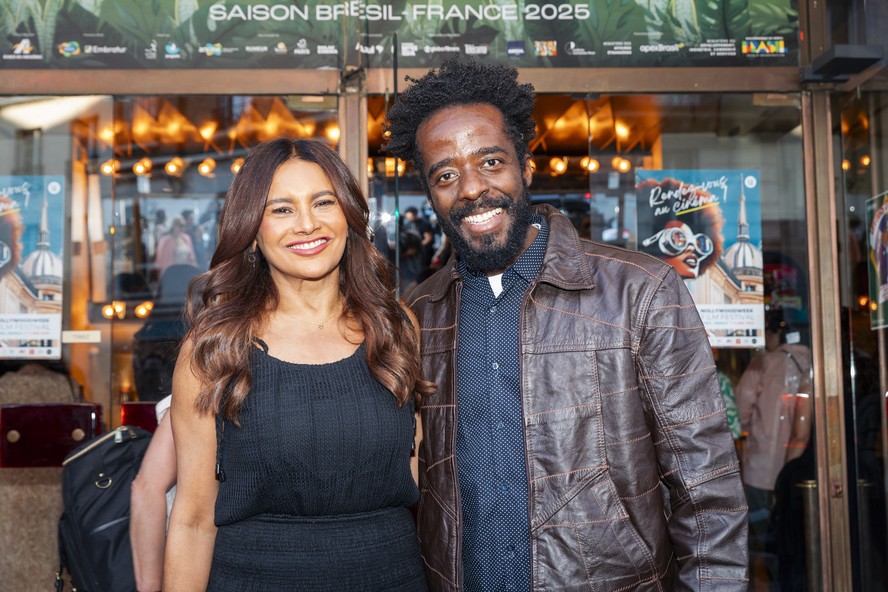 Dira Paes com o Alan Rocha na abertura do Festival de Cinema Brasileiro de Paris