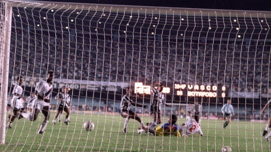 Morre Carlos Alberto Dias, autor do gol do título carioca do Botafogo em 1990, aos 59 anos