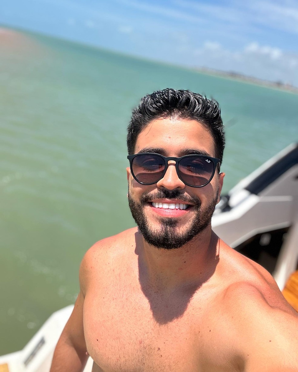 Lucas Suassuna posta durante passeio de lancha — Foto: reprodução/ instagram