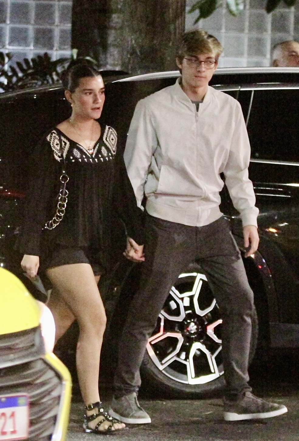 Joaquim Huck e a namorada, Manoela Esteves, curtem noite no Rio — Foto: extra