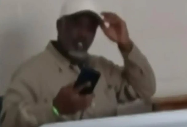 Diddy aproveita regalias em prisão: bebidas alcoólicas, massagem, nudes e celular