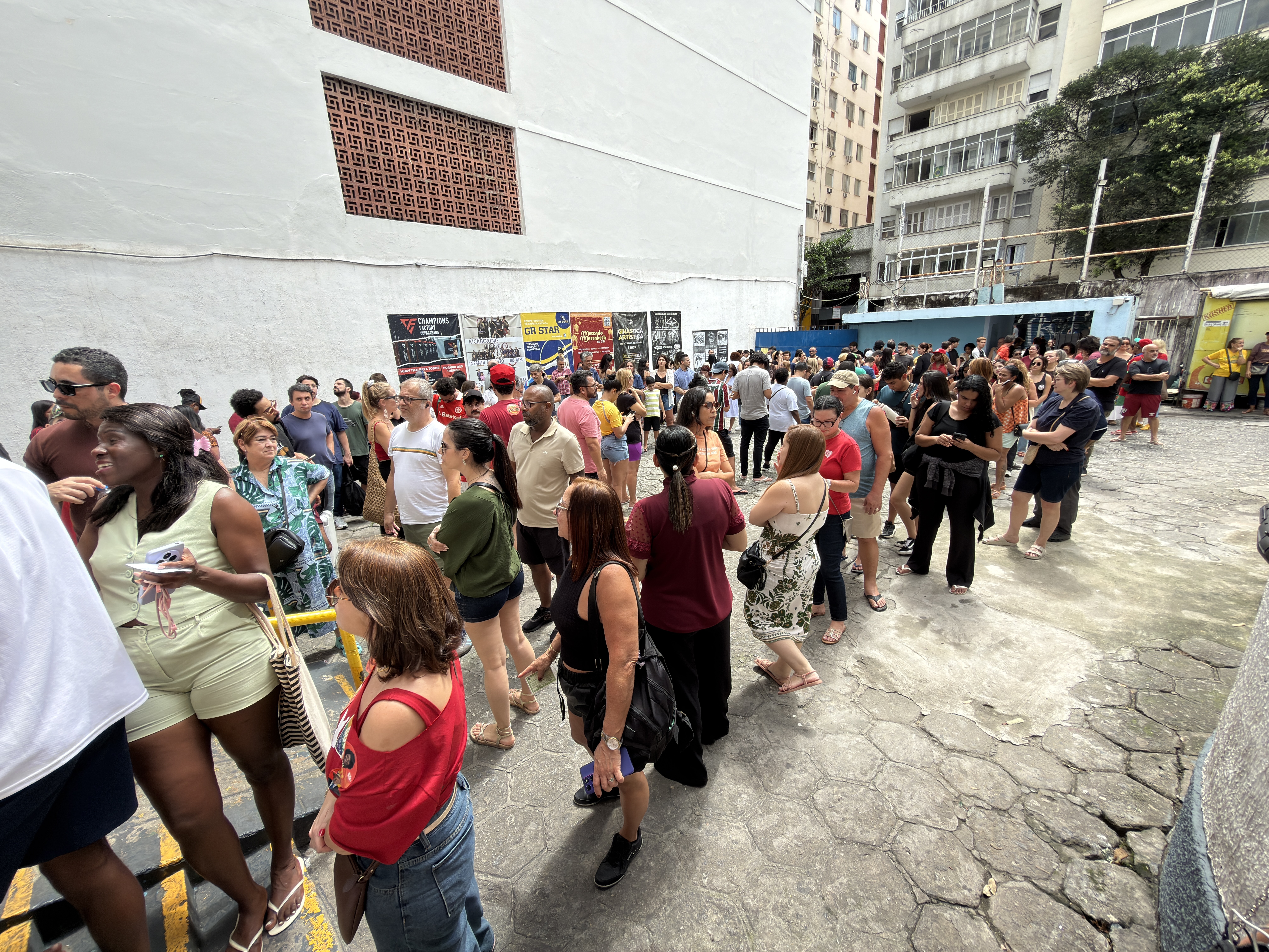 Eleições 2026: por que as filas para votação estão demorando tanto?