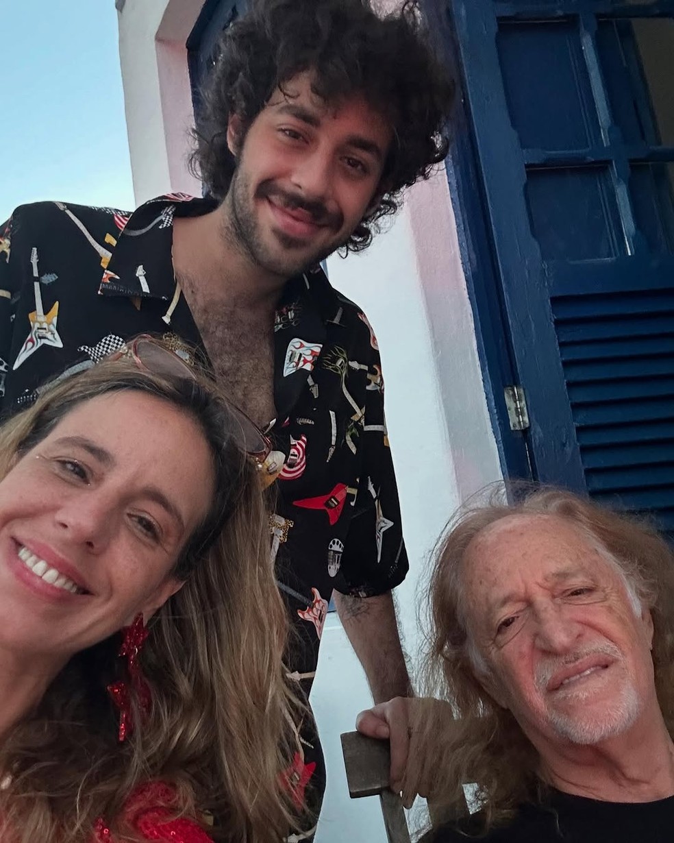 Alceu Valença com a esposa, Yanê Montenegro, e o filho caçula, Rafael — Foto: Reprodução/Instagram