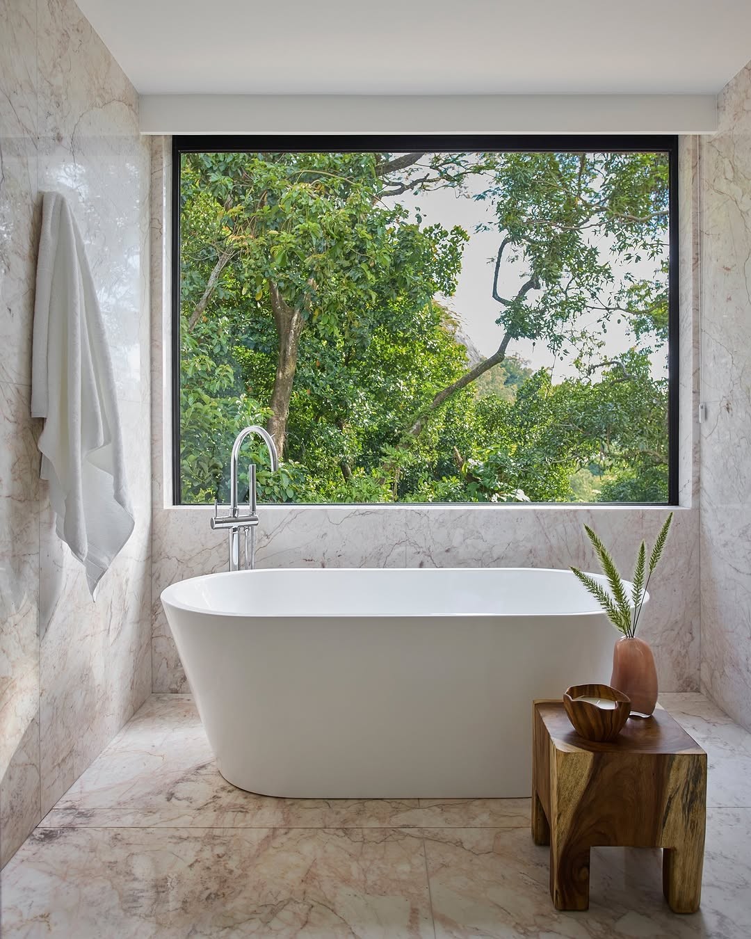 A mansão de Anitta no Itanhangá, na Zona Sudoeste do Rio, em fotos para a Casa Vogue — Foto: André Klotz/Reprodução/Instagram