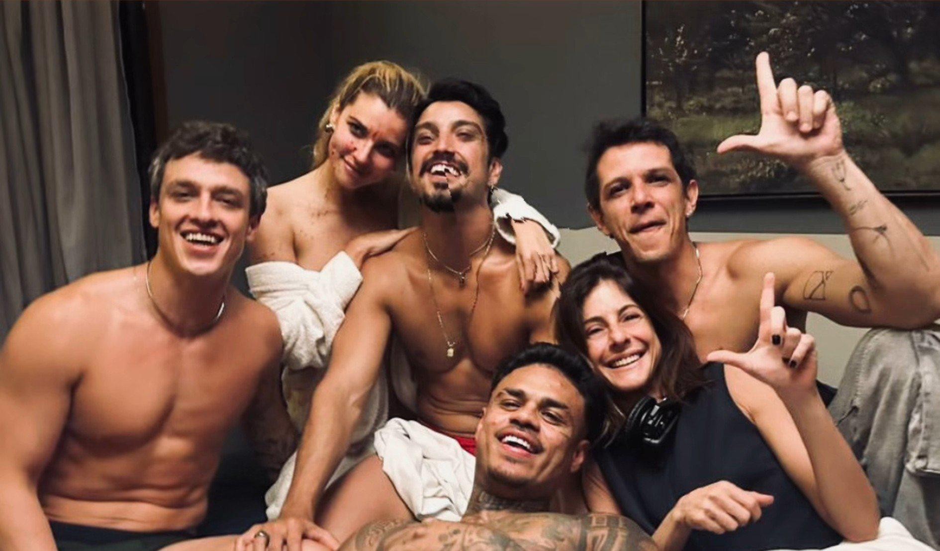 Alanis Guillen grava cena de orgia com Rodrigo Simas e MC Cabelinho para novela