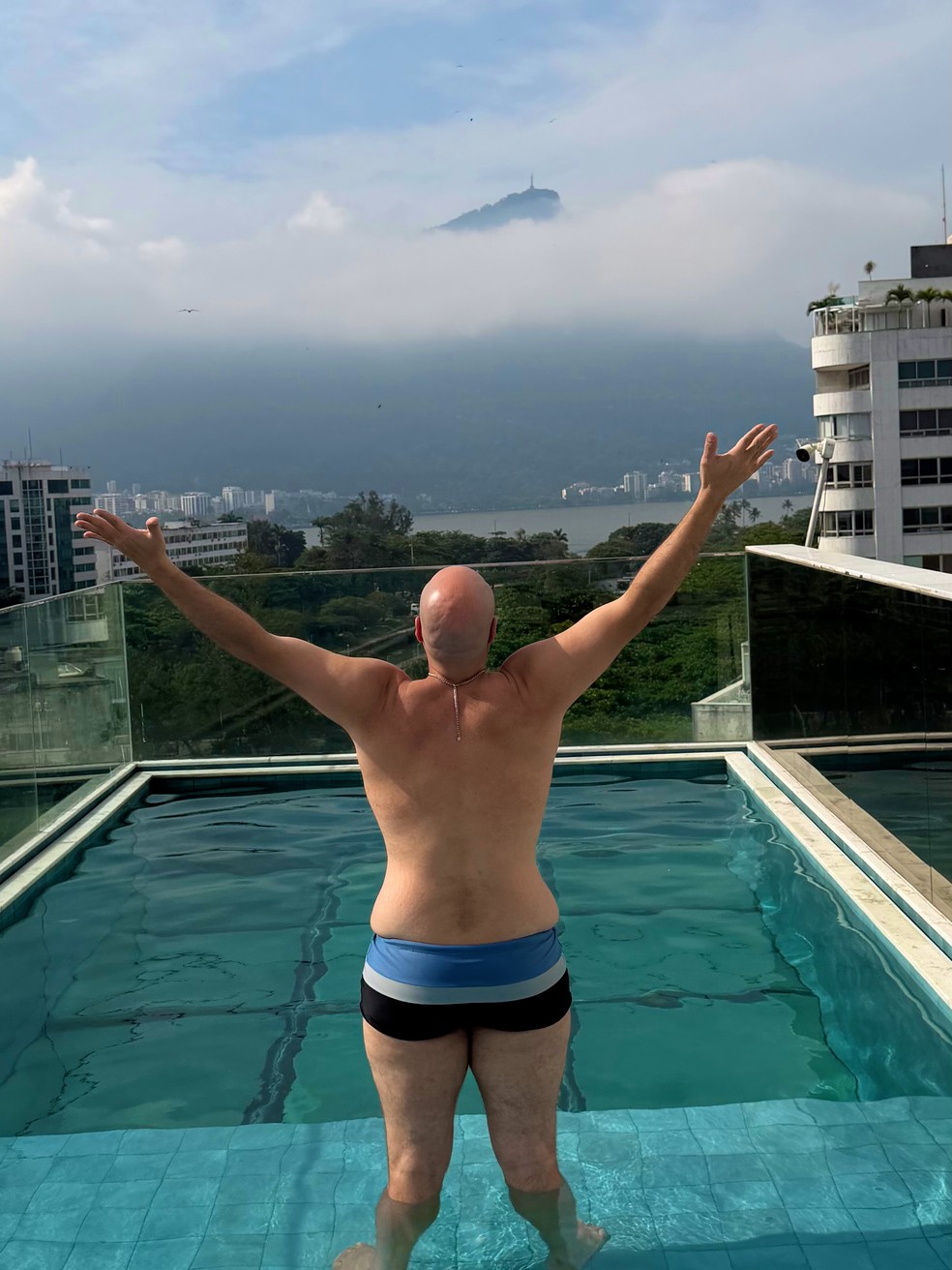 Tiago Abravanel posa de sunga ap&oacute;s perder mais de 23kg &mdash; Foto: Reprodu&ccedil;&atilde;o/Instagram
